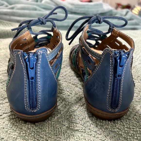 Earth Gladiator Sandals - Picture 4 of 6